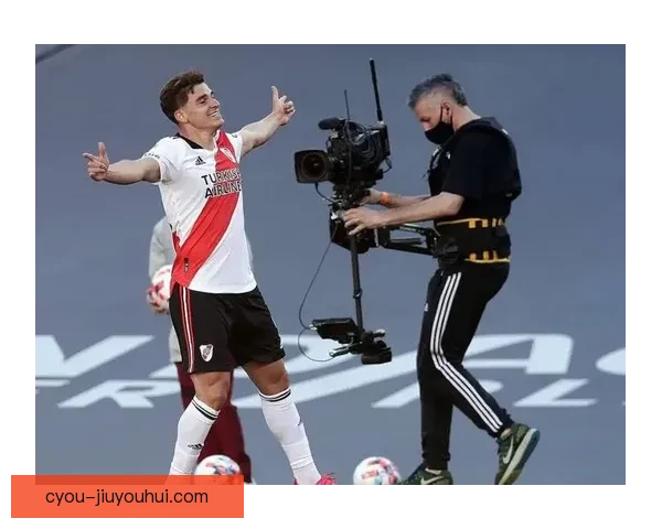 阿尔瓦雷斯精准推射破门助力球队逆袭取得关键胜利