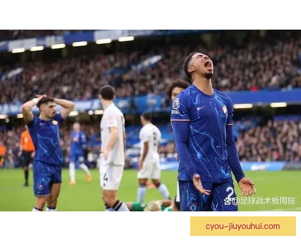 韦斯利福法纳伤愈复出与科尔维尔搭档中卫助力球队防线稳固